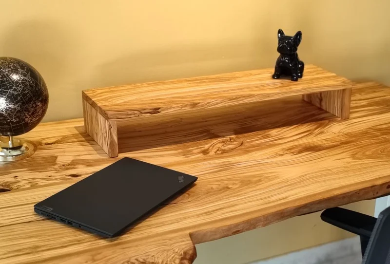 Elevador en madera para monitor